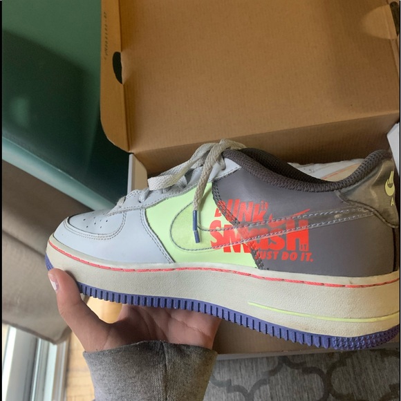 these are Platinum grey/Ruse violet AF1 size 6 YOUTH. - Picture 2 of 5